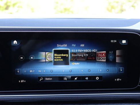 Used 2021 Mercedes-Benz GLE 350 4MATIC w/ AMG Line Exterior image 39