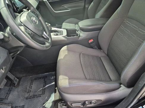 Used 2022 Toyota RAV4 SE AWD/4WD image 15