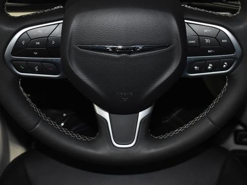 Certified 2023 Chrysler Pacifica Touring-L FWD image 24