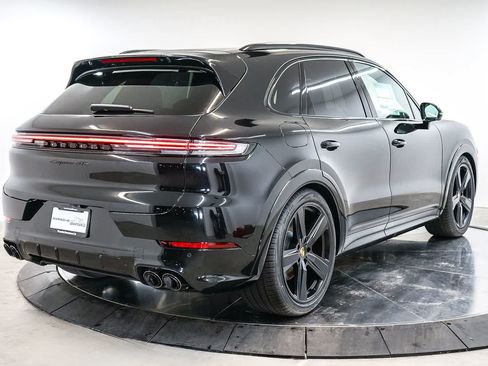New 2026 Porsche Cayenne GTS AWD/4WD image 9