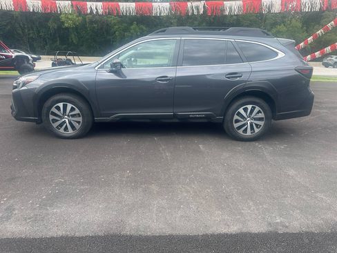 Used 2023 Subaru Outback Premium AWD/4WD image 6