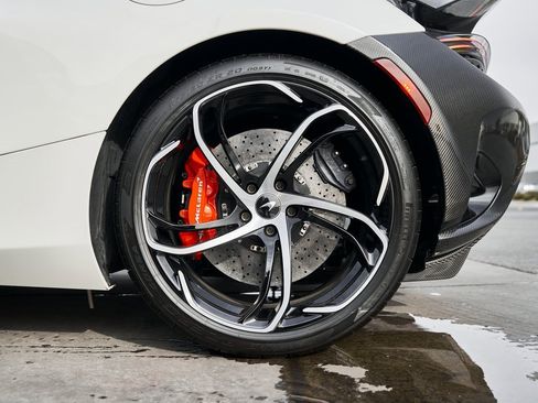 Used 2024 McLaren 750S image 32