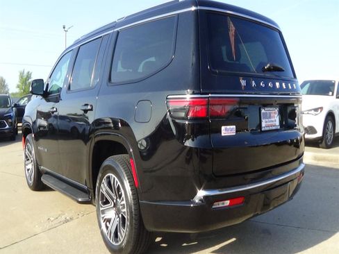 Certified 2025 Jeep Wagoneer 4WD w/ Premium Group I image 8