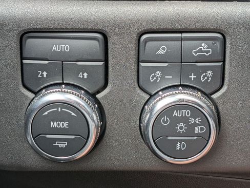 Used 2025 GMC Sierra 1500 SLT AWD/4WD image 21