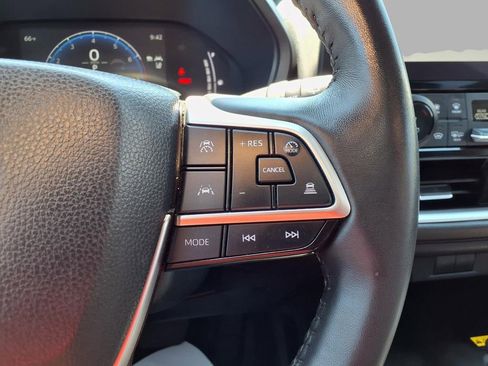 Used 2025 Toyota Grand Highlander AWD image 13