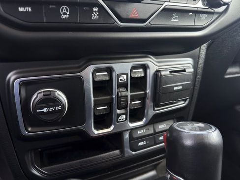 Used 2021 Jeep Wrangler Unlimited Sahara image 9