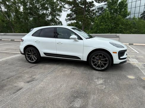 Used 2022 Porsche Macan w/ Premium Package Plus AWD/4WD image 37