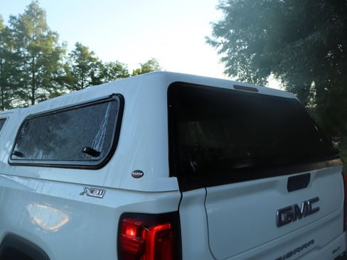 Used 2019 GMC Sierra 1500 SLT w/ SLT Premium Plus Package AWD/4WD image 41