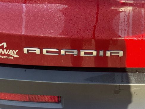 Used 2023 GMC Acadia SLE image 9