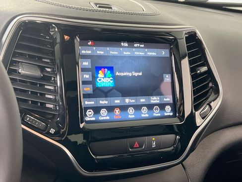 Used 2022 Jeep Cherokee Limited image 14