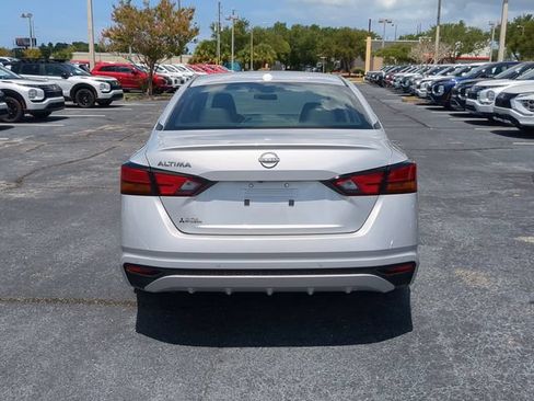 Used 2025 Nissan Altima 2.5 SV FWD image 7