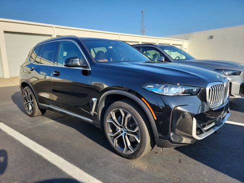 Used 2024 BMW X5 sDrive40i w/ Premium Package image 2