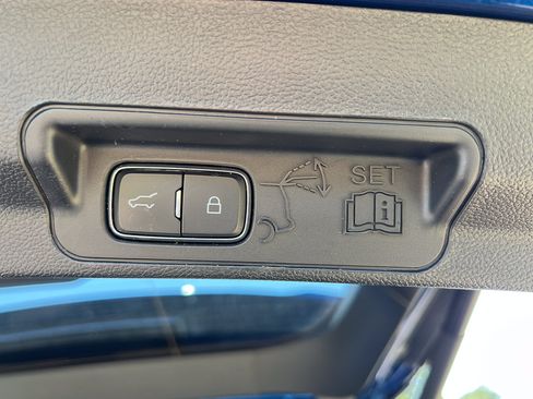 Used 2020 Ford Explorer XLT w/ Equipment Group 202A AWD/4WD image 8