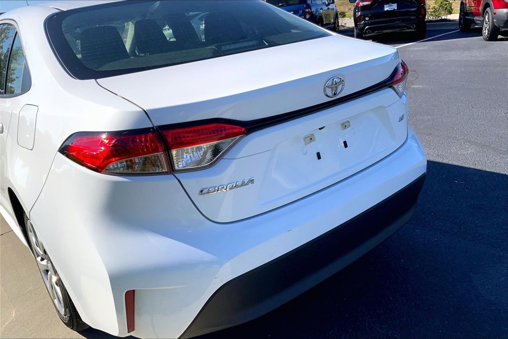 Used 2025 Toyota Corolla LE FWD image 4