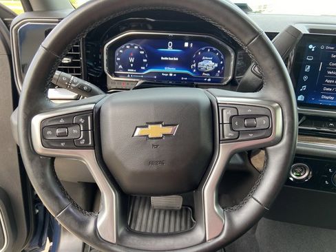 Used 2023 Chevrolet Silverado 1500 LT image 38
