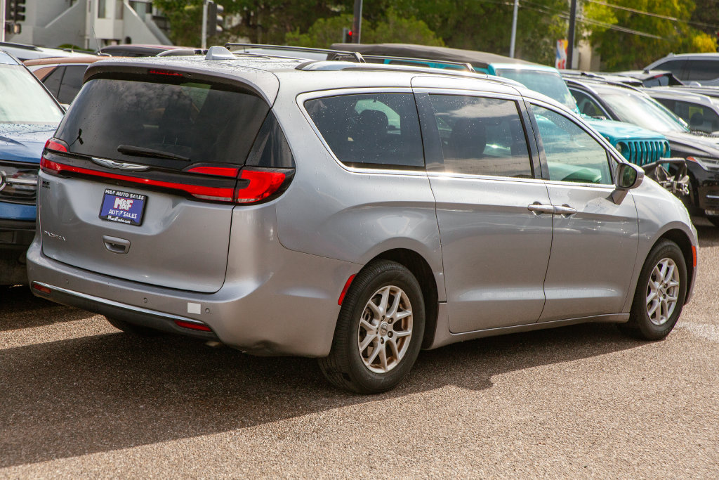Used 2021 Chrysler Pacifica Touring-L FWD image 5