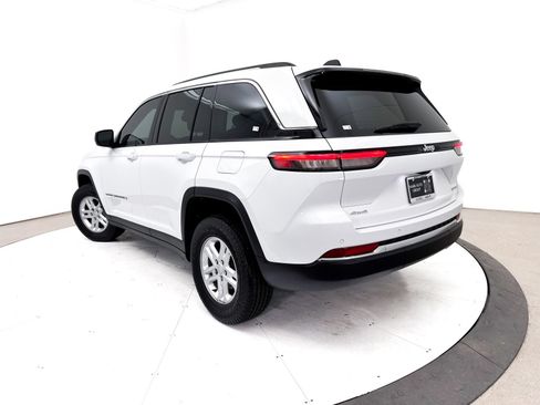 Used 2023 Jeep Grand Cherokee Laredo w/ Luxury Tech Group I AWD/4WD image 2