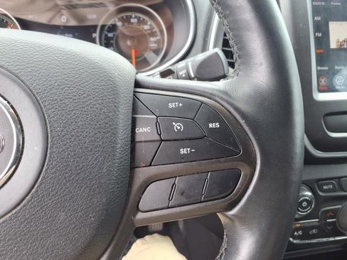 Used 2019 Jeep Cherokee Trailhawk image 15