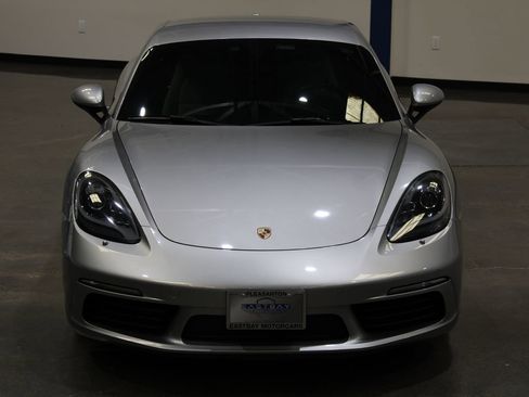 Used 2018 Porsche 718 Cayman RWD image 8