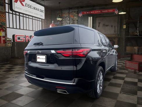 Certified 2023 Chevrolet Traverse Premier FWD image 3