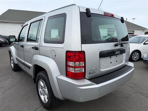 Used 2012 Jeep Liberty Sport image 4
