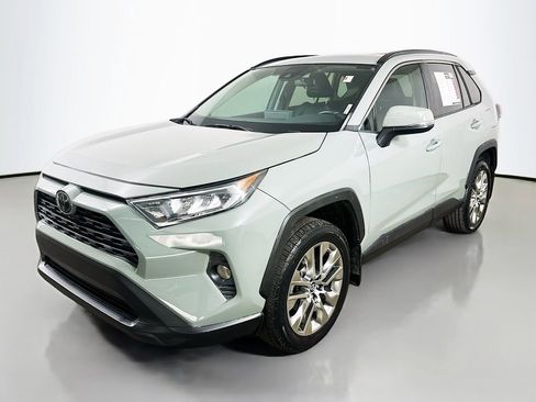 Used 2019 Toyota RAV4 XLE Premium image 3