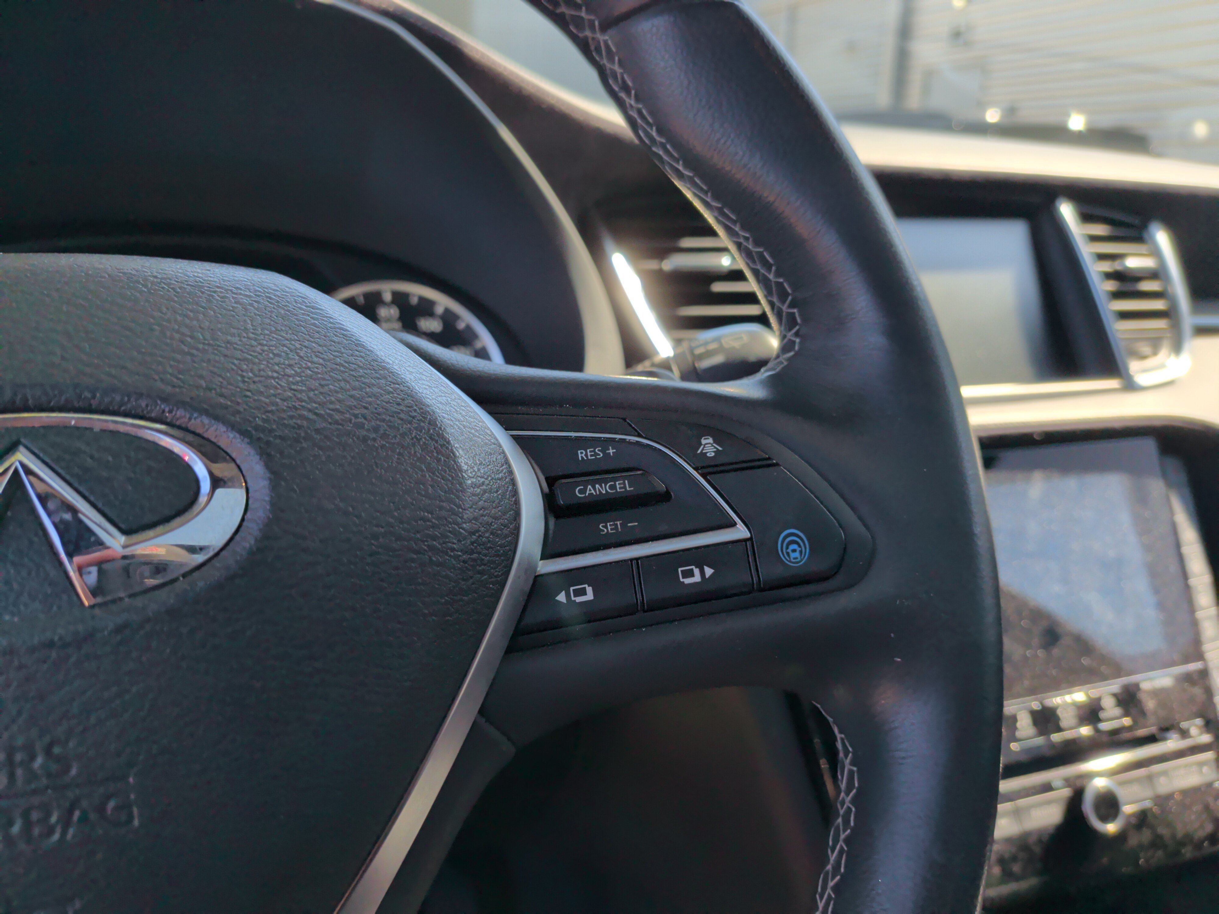 Used 2019 INFINITI QX50 Essential w/ Sensory Package FWD image 19