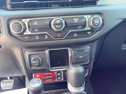 Used 2024 Jeep Wrangler Unlimited Sport AWD/4WD image 15