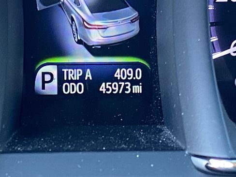 Used 2016 Toyota Avalon Limited w/ Toyota Safety Sense Package image 29