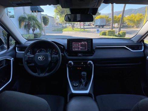 Used 2019 Toyota RAV4 LE w/ Carpet Mat Package image 11
