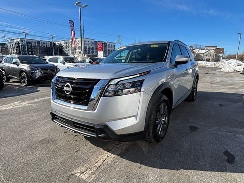 Used 2024 Nissan Pathfinder SV image 7