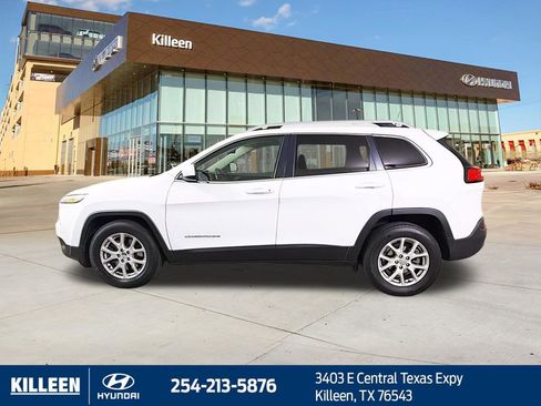 Used 2016 Jeep Cherokee Latitude w/ Comfort & Sound Group FWD image 4
