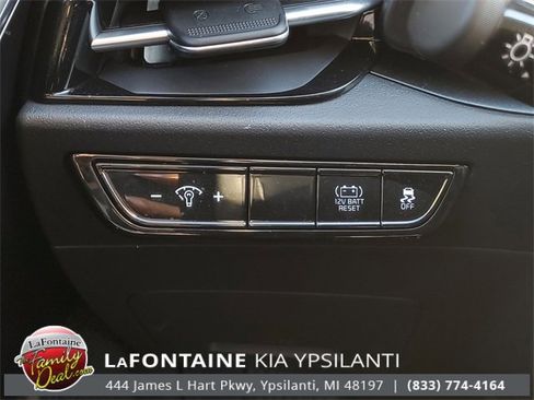 Certified 2025 Kia Niro LX image 15