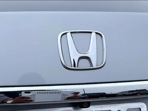 Used 2017 Honda Accord EX-L image 10