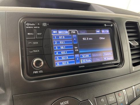 Used 2013 Toyota Sienna SE image 12