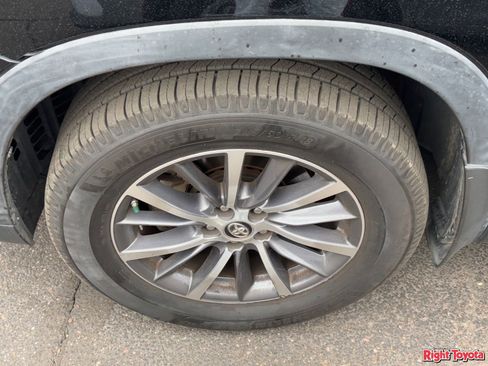 Used 2019 Toyota Highlander XLE image 8