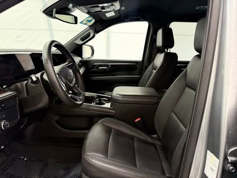 Used 2025 Chevrolet Suburban Z71 AWD/4WD image 14