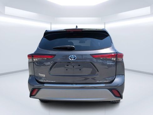 Used 2023 Toyota Highlander Platinum FWD image 5