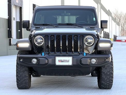 Used 2023 Jeep Wrangler Unlimited w/ Sun & Screen Package image 6