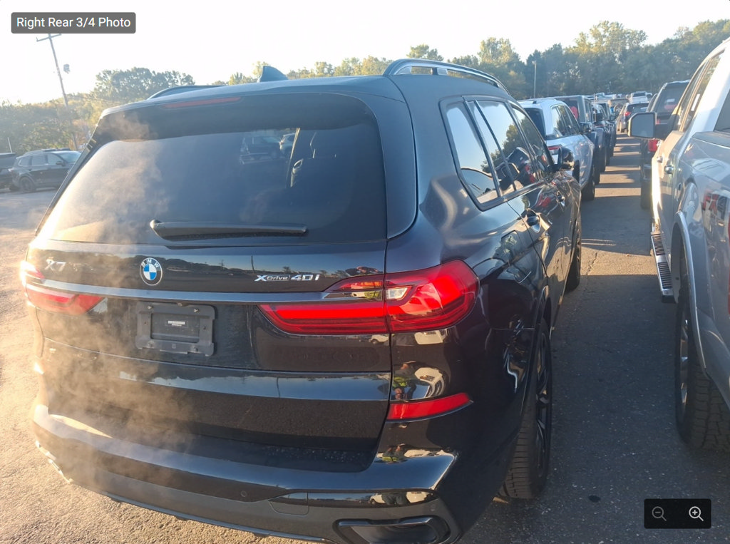 Used 2022 BMW X7 xDrive40i w/ M Sport Package AWD/4WD image 3