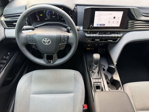Used 2025 Toyota Camry LE w/ Convenience Package FWD image 4