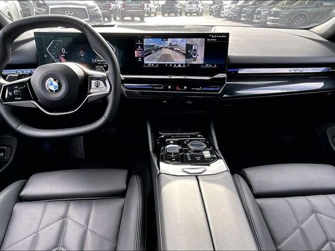 Used 2025 BMW 530i w/ Premium Package RWD image 20