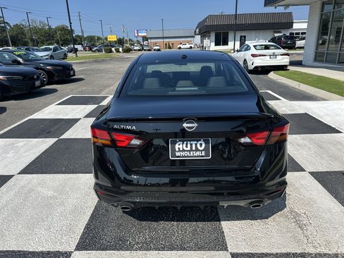 Used 2025 Nissan Altima 2.5 SV w/ SV Premium Package FWD image 7