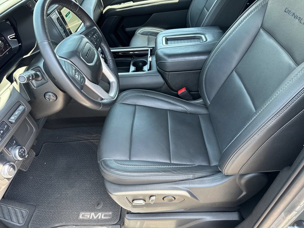 Used 2022 GMC Yukon Denali RWD image 24