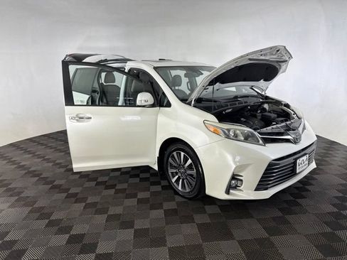 Used 2019 Toyota Sienna Limited Premium FWD image 14
