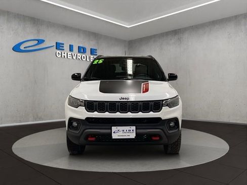 Used 2025 Jeep Compass Trailhawk image 6