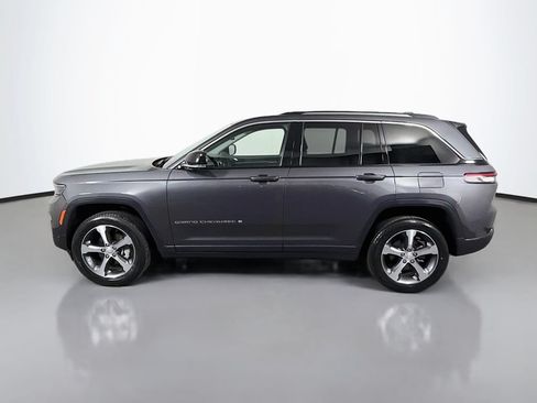 Used 2023 Jeep Grand Cherokee Limited w/ Luxury Tech Group II AWD/4WD image 4