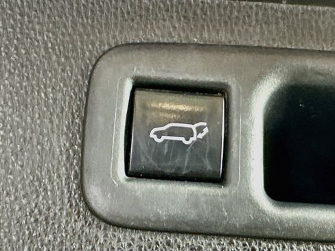 Used 2021 Toyota Highlander XSE AWD/4WD image 32