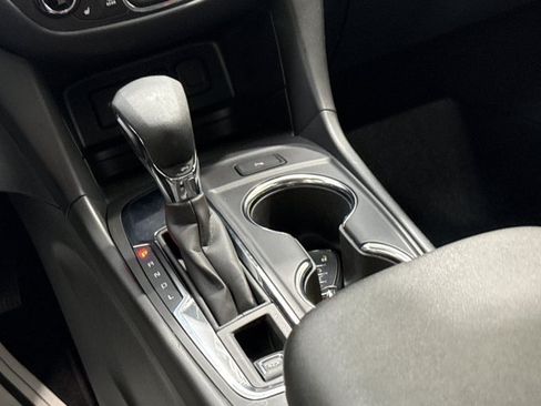 Used 2023 Chevrolet Equinox LT FWD image 24