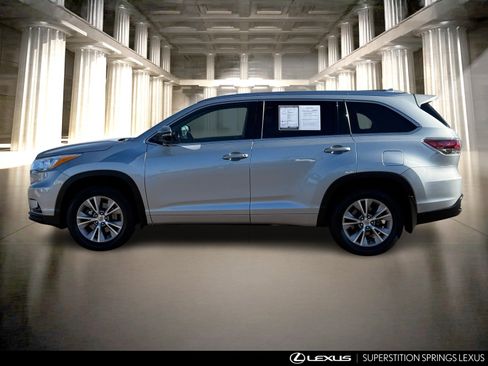 Used 2015 Toyota Highlander XLE image 8